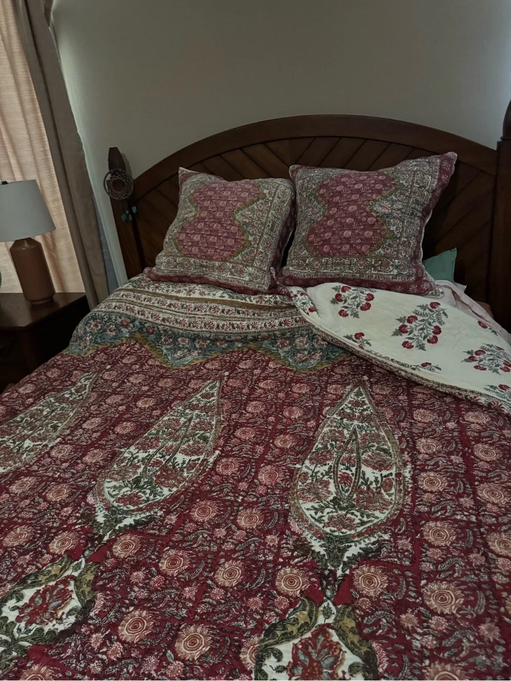 Pottery Barn Red and Cream Floral Quilted Bedspread Set - Zarina